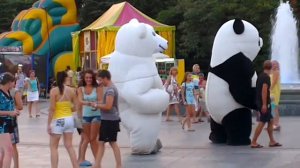 Танцующие панды