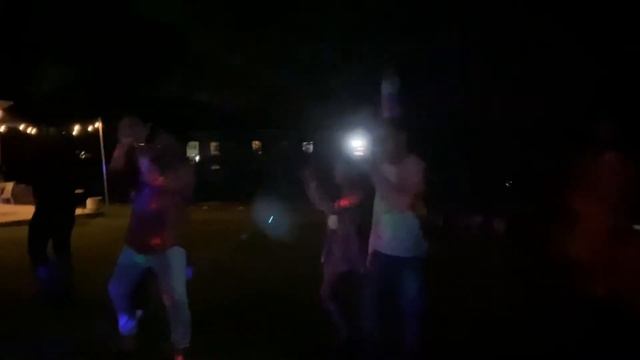 Maximum Robespierre: Sweet Peas Urban Farm: Electric Slide смотреть онлайн