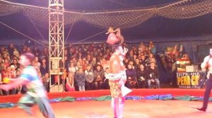 Цирк шапито "Золотой дракон".Клоуны)