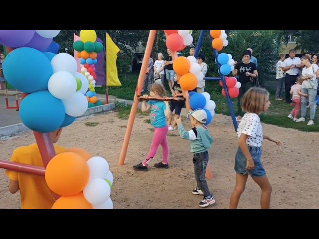 Во дворе дома Островского 16 города Арсеньев состоялась программа в честь 40 летя дома смотреть онлайн