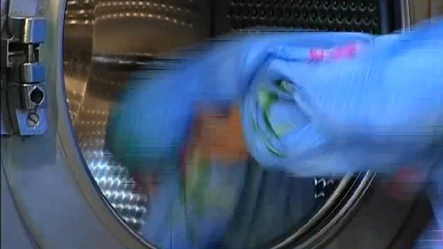 Галилео  Почему путаются вещи в стиральной машине?