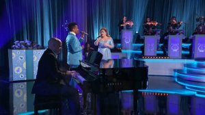 Kelly Clarkson & Leslie Odom Jr. - O Holy Night (...When Christmas Comes Around) [HD]