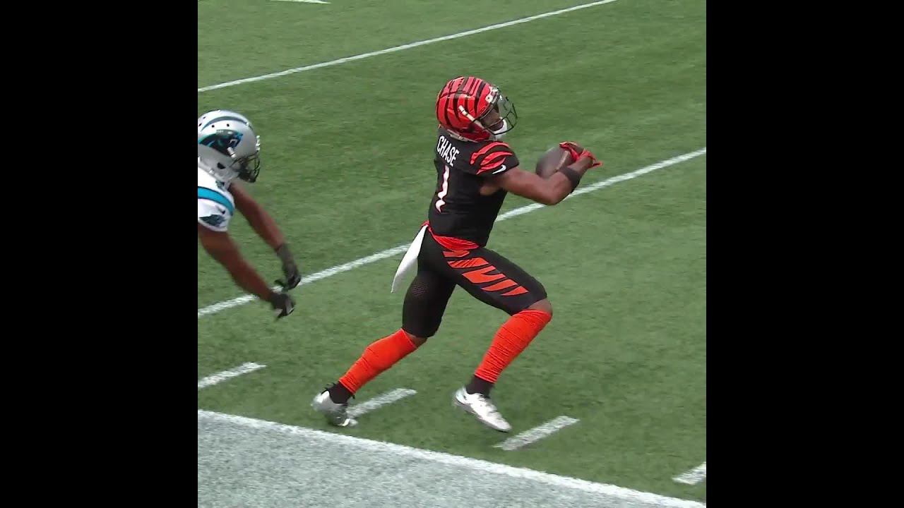 JaMarr Chase catches for a 11-yard Gain vs. Carolina Panthers