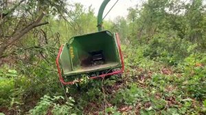 Работа гусеничной дробилки веток GreenMech Safe-Track 19-28