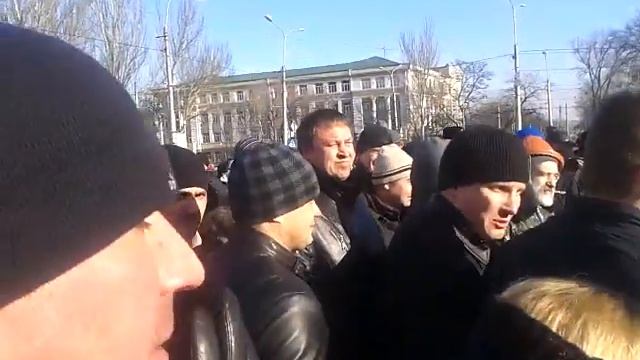 титушки донецк и очкастый предводитель