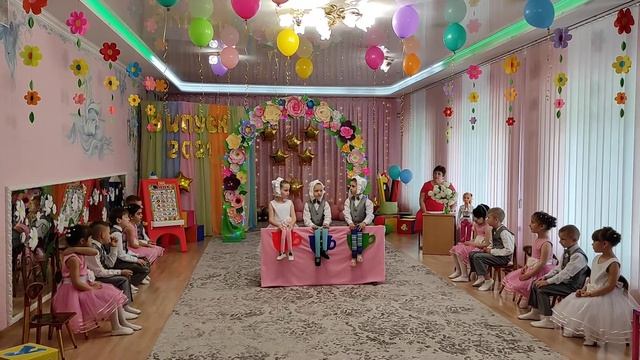 👫 Випускний у дитсадку 👫 Сценка "На горщиках " смотреть онлайн