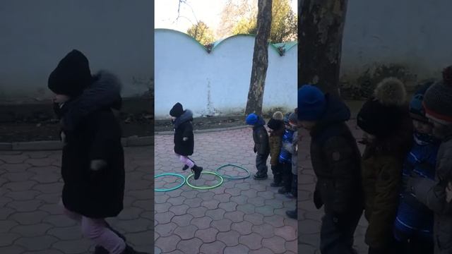 Фрагмент занятия физкультурой на свежем воздухе в старшей группе смотреть онлайн