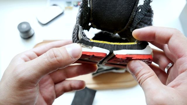 РАЗРЕЗАЛ БЕГОВЫЕ КРОССОВКИ ASICS GEL KAYANO 20 смотреть онлайн