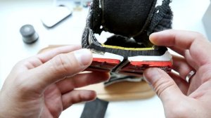 РАЗРЕЗАЛ БЕГОВЫЕ КРОССОВКИ ASICS GEL KAYANO 20