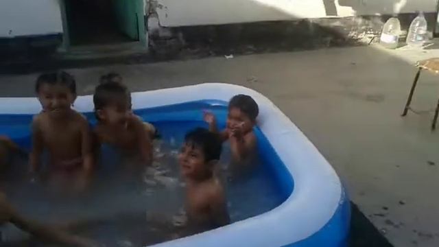 Амина в бассейне смотреть онлайн