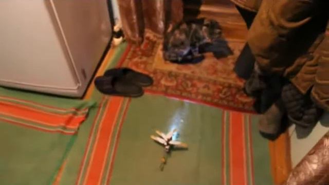 Кот напугался игрушки. смотреть онлайн