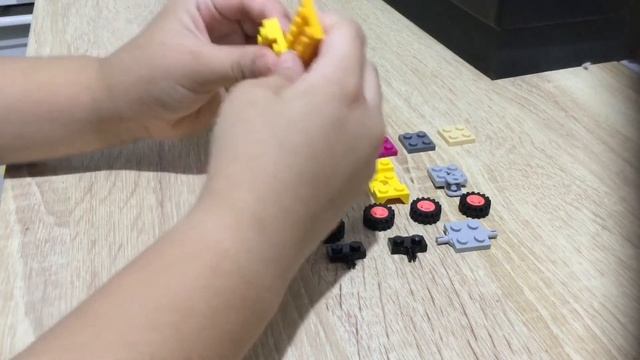 11014 LEGO tutorial: How to build a small tractor. смотреть онлайн