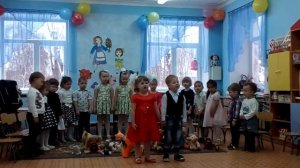 Солнечный круг небо вокруг. Девочка в розовом затмила всех.