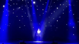 «Жизнь - это кабаре» из мюзикла «Кабаре»  исполняет Ирина Коваленко.