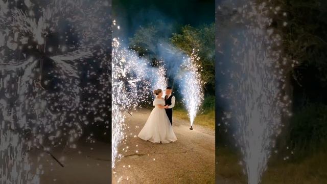 Сценические холодные фонтаны на свадьбу - искры 2-3 метра - Na-svadbu.ru