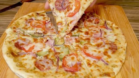 🍕Лучшее тесто для домашней пиццы. Два вида пиццы с разным соусом.