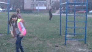 Малолетки избивают старшикласников