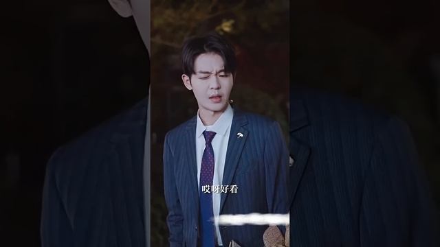 【Multi SUB】女孩遭渣男劈腿來酒吧買醉，結果被流氓下藥意外撞上高冷總裁，醉酒的她直接和男人發生了一夜情，不料第二天總裁直接要和她閃婚，殊不知他還是渣男的小叔 #女頻 #甜寵 #霸道總裁 #言
