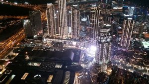 DUBAI. Вид на ночной Дубай с башни Бурдж Халифа