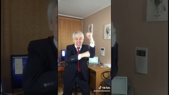 СКОЛЬКО РАДИАН В РАЗВЕРНУТОМ УГЛЕ ? ПИ ПИ ПИ РАДИАН!!А В ПРЯМОМ УГЛЕ СКОЛЬКО РАДИАН ПИ ПОПОЛАМ!