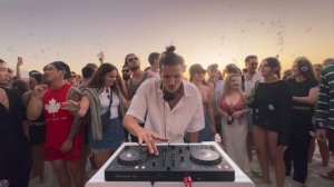 Играю Хаус музыку на пляже с людьми | playing house music on the beach until people dance