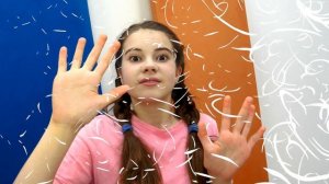 Эльза Холодное Сердце заморозила девочек! Видео игрушки для девочек! Кукла Анна варит противоядие