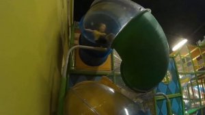 ✿ Детский развлекательный центр с горками и батутами. Кукла Беби Бон и Никуся ищут собачку ЧиЧиЛав