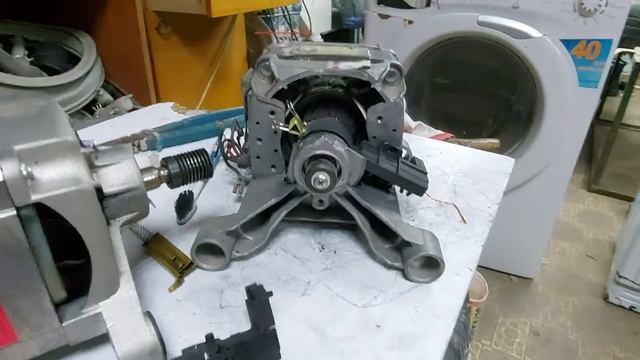 Indesit. Искрит двигатель. Подливает воду на отжиме. Клапана стиральной машинки смотреть онлайн