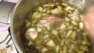 Плов рассыпчатый на индукционной плите. Плов в кастрюле жарим в воде чтобы не подгорало.