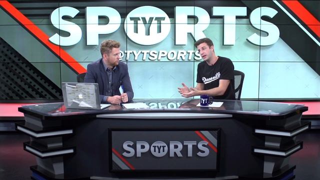 The Lakers Traded Russell and the Internet Lost Its Mind [Dwight Howard to the Hornets] смотреть онлайн