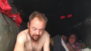Беременная с теплотрассы / Рука помощи