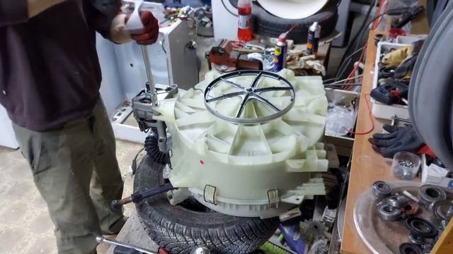 Samsung. Замена подшипника. 3 минуты смотреть онлайн