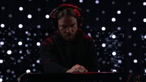 Yann Tiersen - 16 15 21 12 12  2 15 10 5 18 (Live on KEXP)