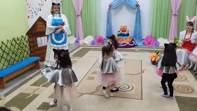 Танец кошечек в детском саду