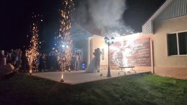 Холодные сценические фонтаны на свадьбу в Магнитогорске - Na-svadbu.ru