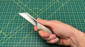 This knife has all the points and curves! 🤔😏