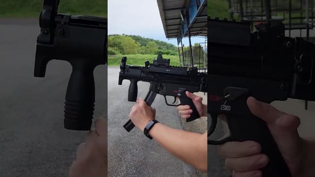 Пистолет-пулемет для скрытого ношения

HK MP5K часто встречается в фильмах и видеоиграх, где он регу