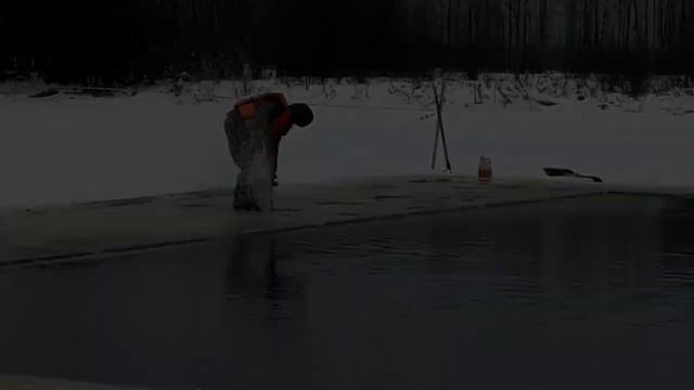 Как в Сыктывкаре добывают стройматериал для новогодних городков