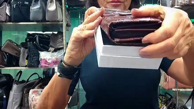#натуральнаякожа 💐 КОМПЛИМЕНТ 8 МАРТА 💐 #кошелекизкожи #тренды2024 🥰🧐