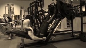 Katalin Jasztrab Leg Workout | last set on the Leg Press