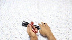 Maglite ML25LT 2C LED Flashlight unboxing and using AA cells