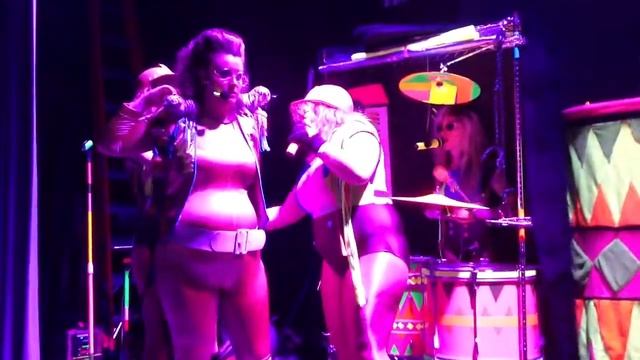 Leslie Hall and the Lys Nashville смотреть онлайн