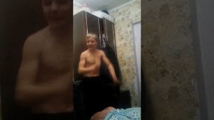 Голый танцор