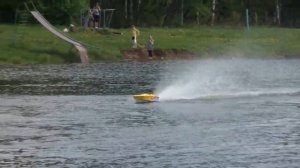 Радиоуправляемая модель катера 26cc бензин