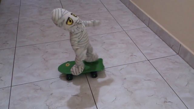 Игрушка скейтер. Ездит на скейте под музыку смотреть онлайн