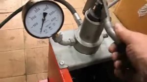 Ручной опрессовщик с баком УГИ-1. Демонстрация работы.
