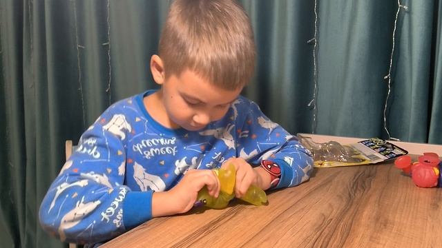 Артëмка распаковывает нового Гуджитсу