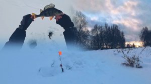 ЗИМНЯЯ РЫБАЛКА НА РУЗСКОМ ВОДОХРАНИЛИЩЕ | ВЫБРАЛИСЬ С ТОВАРИЩЕМ НА ОКУНЯ