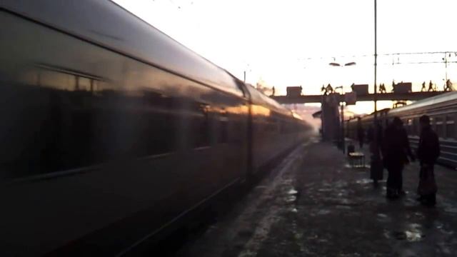 ЭП10 с поездом Буревестник на ст. Фрязево