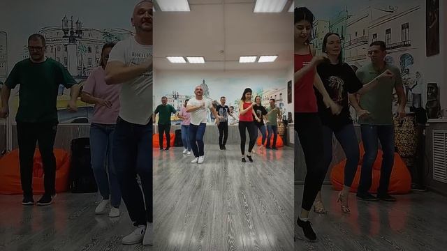 EStudio - Salsa Footwork (music: Louie Ramirez - El Títere)